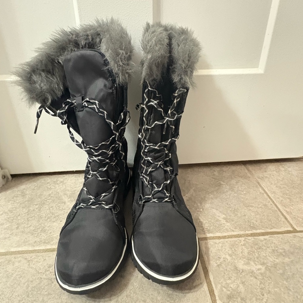 Sorel Black Winter Boots with Faux Fur